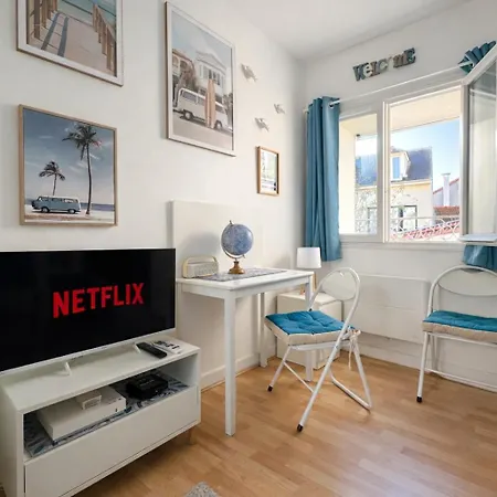 Calme Centre-ville -5' Gare Rer A-25' Paris 아파트